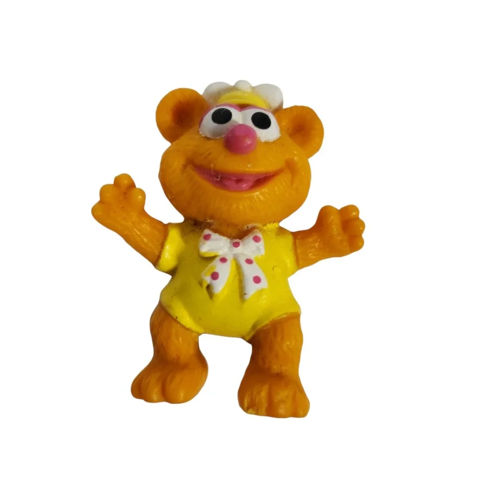 Fozzie Bear Muppet Figure Yellow Shirt Bow‎ Chef Hat Collectible Toy